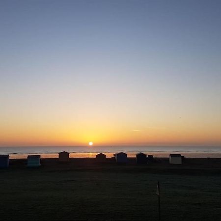 Stunning Seaviews - Beach House - Jacuzzi Bath Tub Littlestone-on-Sea Exterior foto